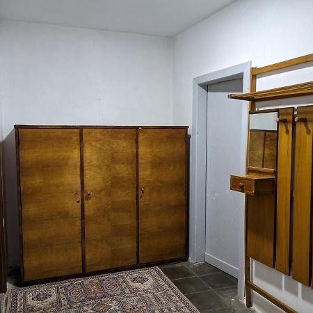 Communist Style Room Shkodër Buitenkant foto