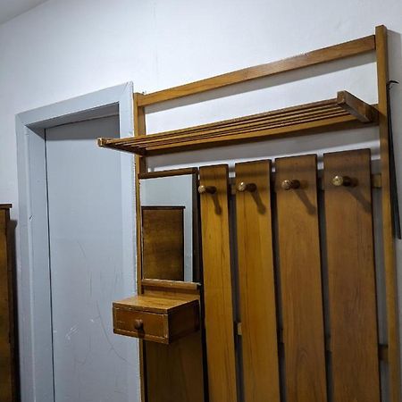 Communist Style Room Shkodër Buitenkant foto