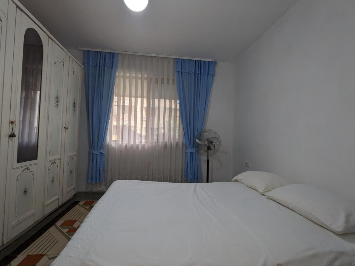 Communist Style Room Shkodër Buitenkant foto