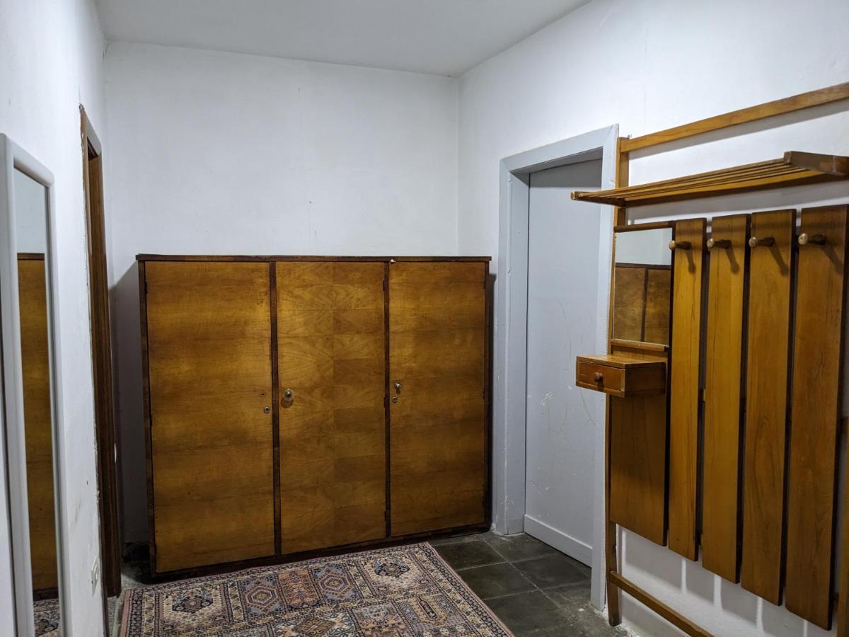 Communist Style Room Shkodër Buitenkant foto