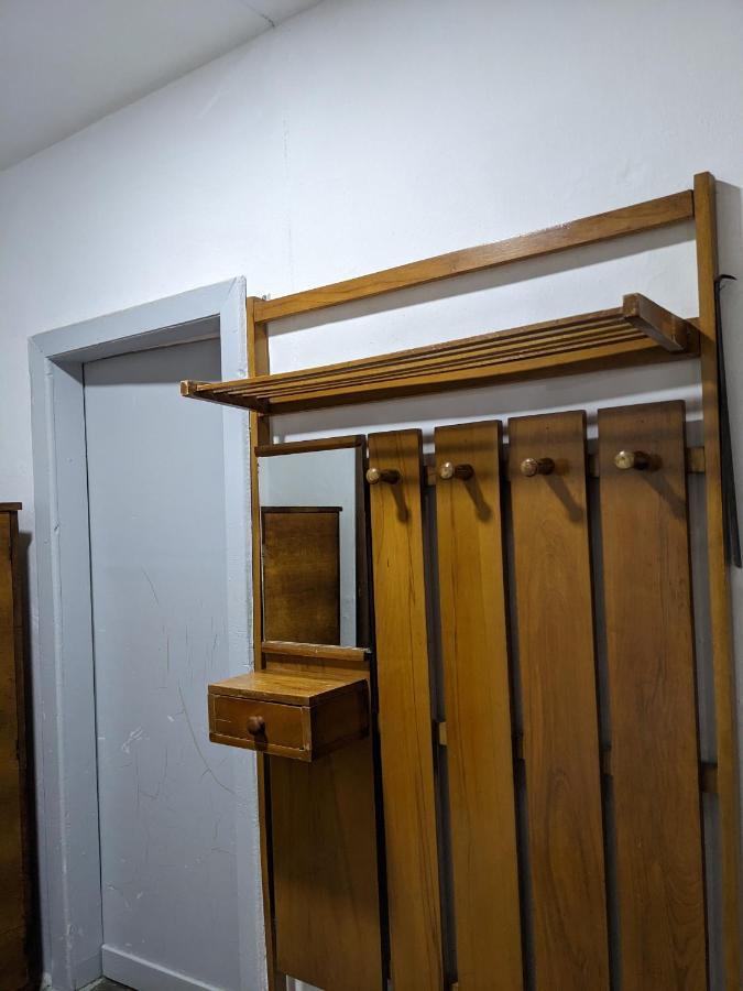 Communist Style Room Shkodër Buitenkant foto